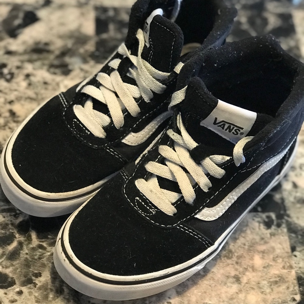 COPY - Black & white Vans size 2
